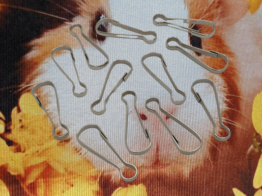 Lanyard clips for attaching hay bags, hammocks, chains in your Guinea Pig or Rabbit habitat